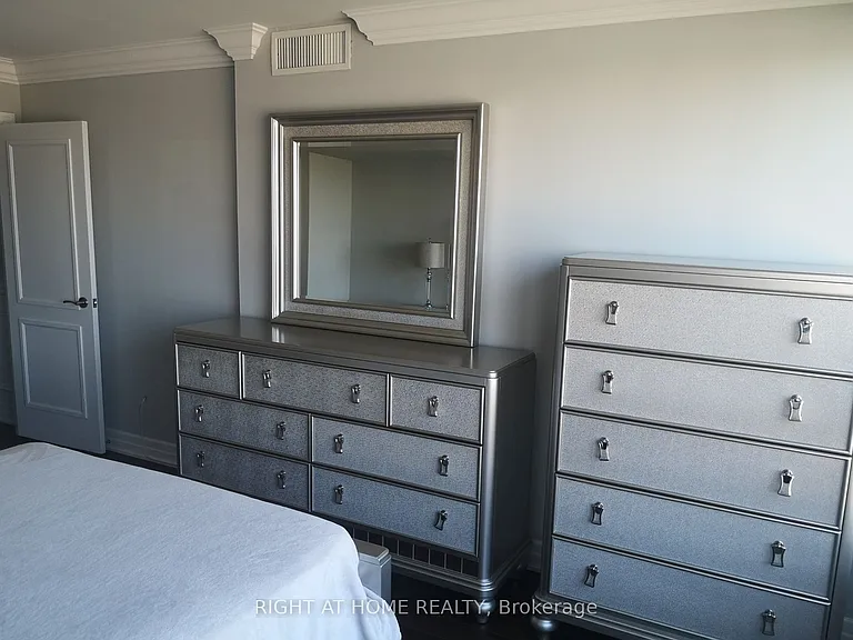 7440 Bathurst St #1102 — Photo 15