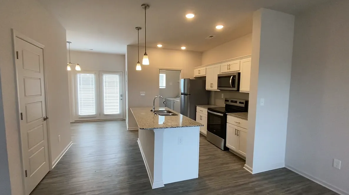 3 bed, 2.5 bath, 100 sqft, $2,000 — Photo 2