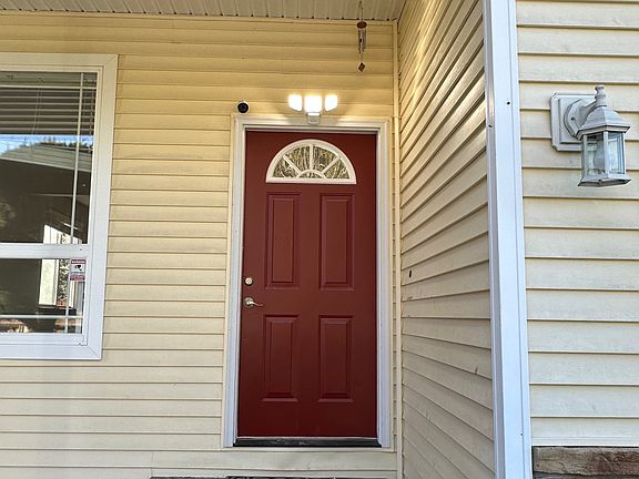 5th image of 16422 Meridian Ave