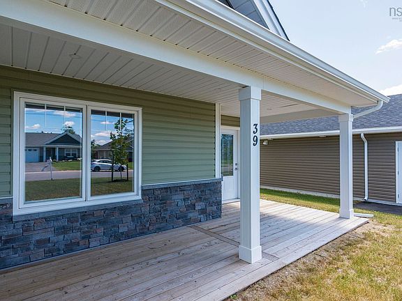 3rd image of 39 Covey Dr N