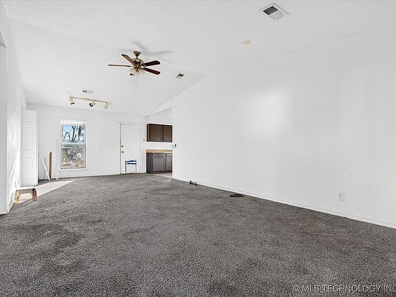 4th image of 504 Highland Dr