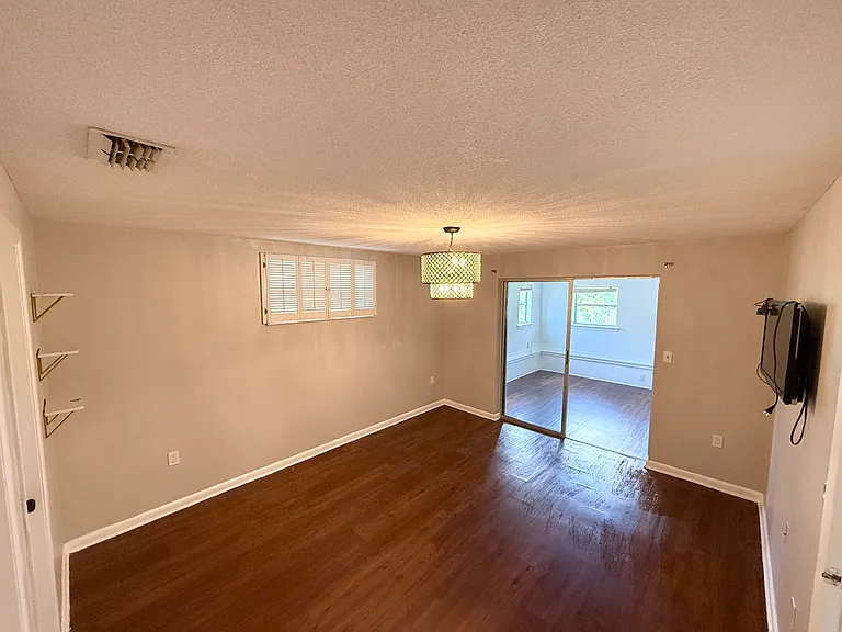 7623 Valley Ct — Photo 5