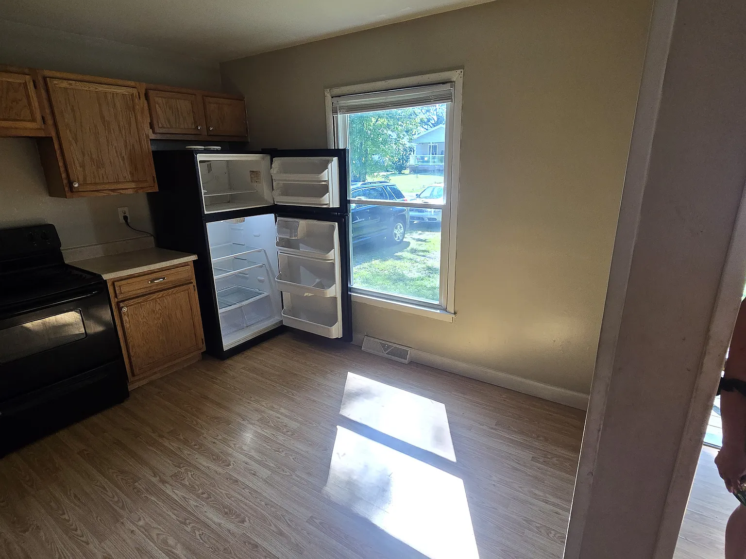 3 bed, 896 sqft, $1,200 — Photo 3