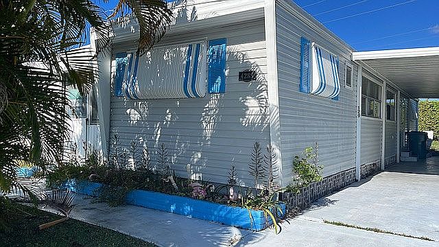 1st image of 4289 Royal Manor Blvd