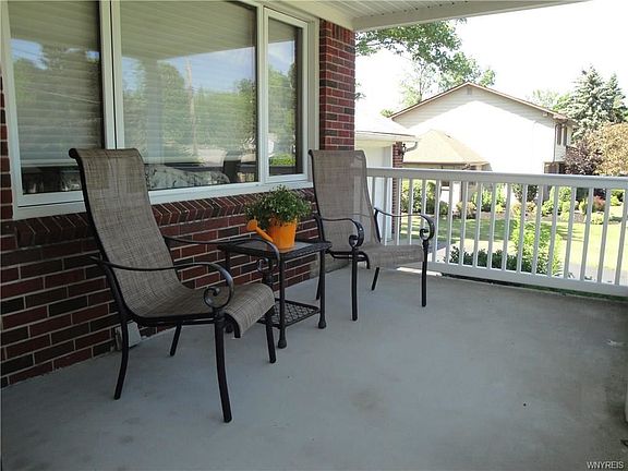 4th image of 4829 Meadow Ln