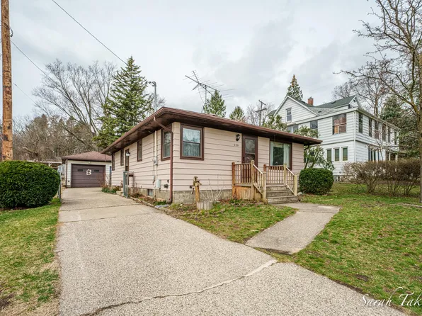 2251 Gaynor Ave NW, Grand Rapids, MI 49544