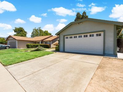8520 Larchmont Oak Way, Sacramento, CA, 95828