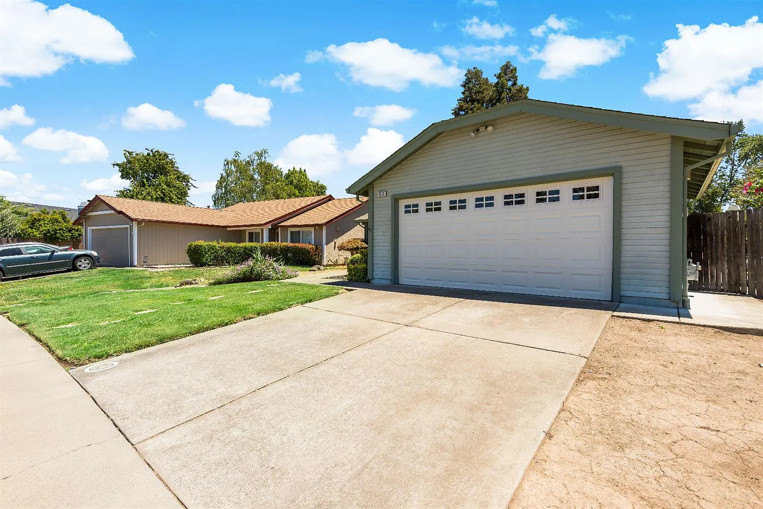 8520 Larchmont Oak Way photo 1