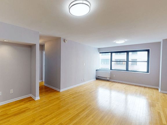 3rd image of 301 E 47th St APT 4L