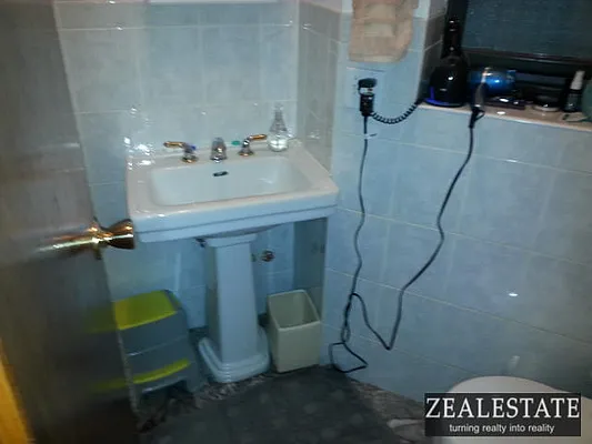 Rented by ZealEstate Group Inc | media 35