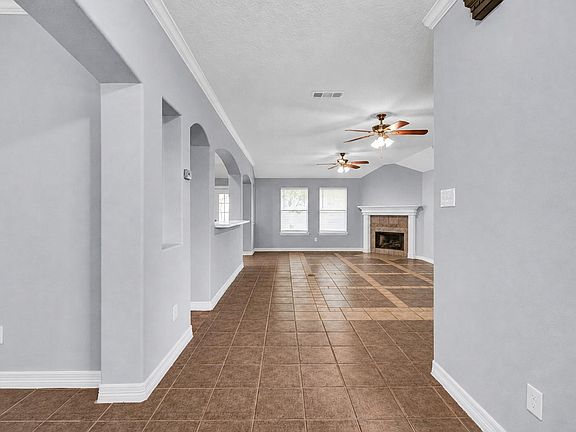 5th image of 7411 Augusta Ln