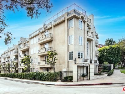 11740 W Sunset Blvd #PENTHOUSE 40, Los Angeles, CA, 90049