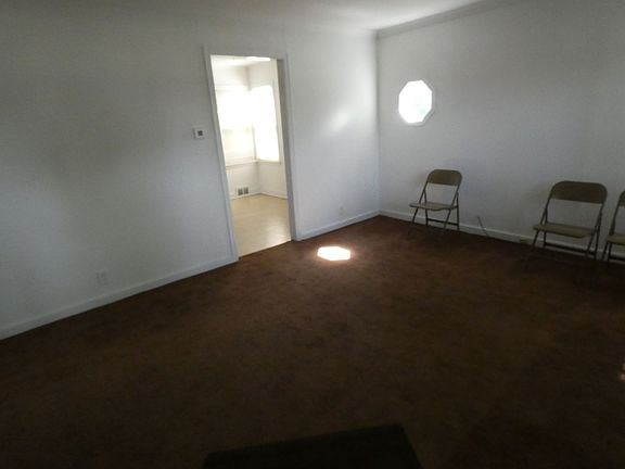 3rd image of 419 Barron Blvd