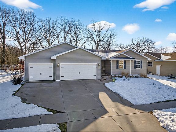 3rd image of 1351 Cumberland Dr