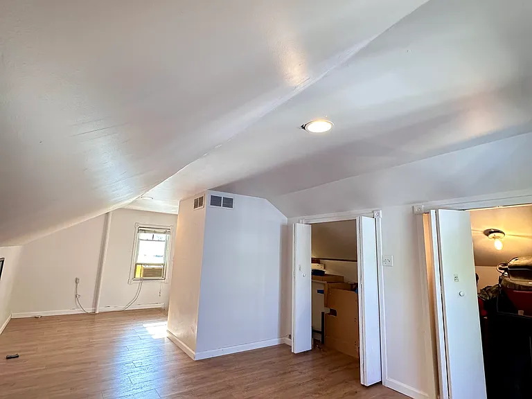2404 Rowland Ave — Photo 28