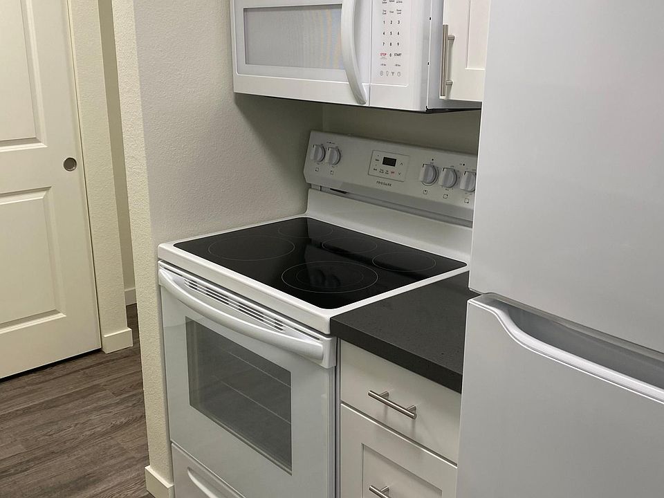 1st image of 110 W 4th St #1