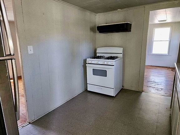 5th image of 226 E Temple St Floor 2