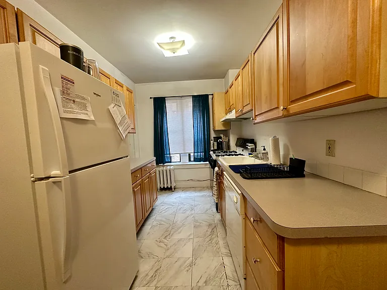 452 Park Dr #4 — Photo 2