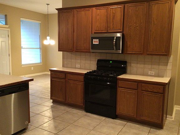 2nd image of 823 Fleetwood Cove Dr