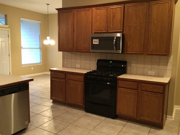 823 Fleetwood Cove Dr — Photo 2