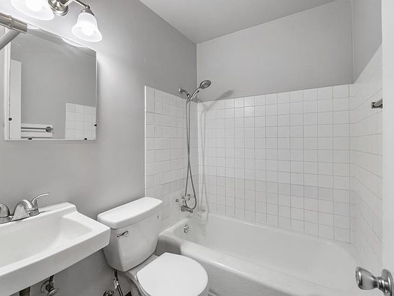 5th image of 403 1/2 Garfield St S APT 4