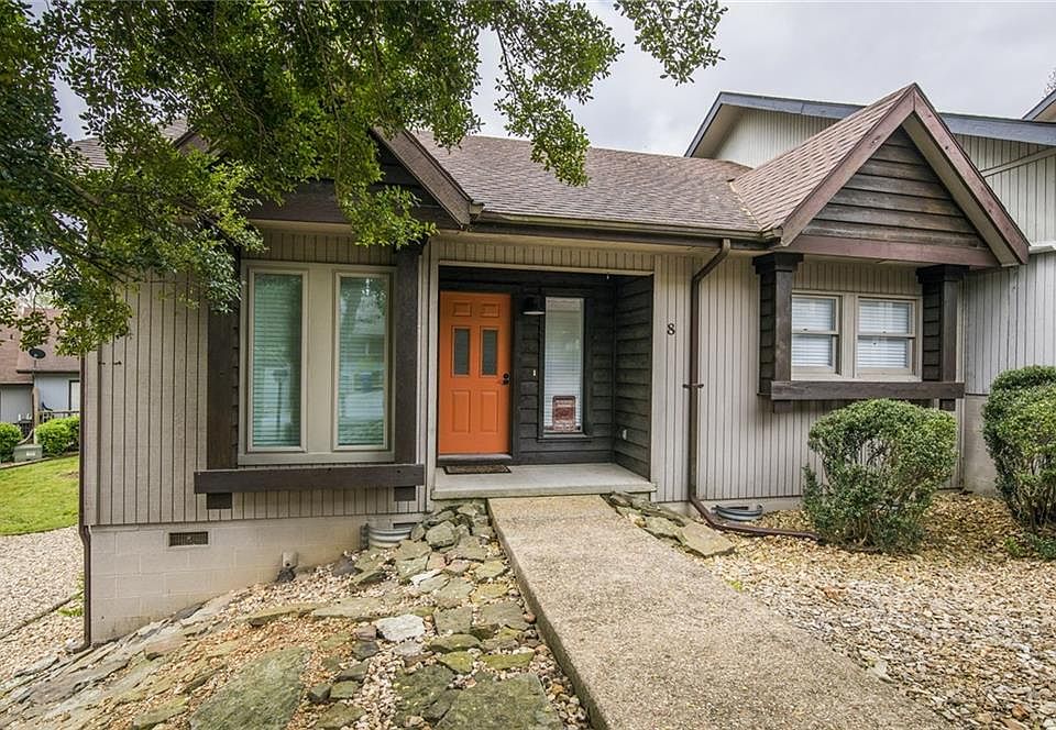 1st image of 8 Melinda Ln