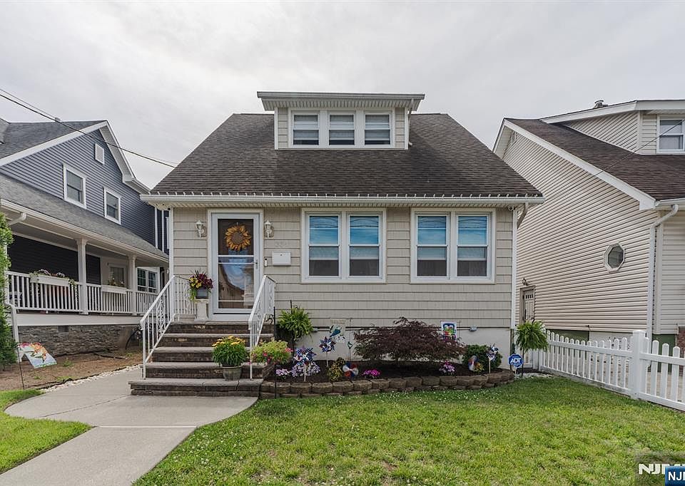 1st image of 334 Travers Pl