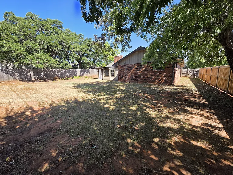 914 Northgate Ave — Photo 18