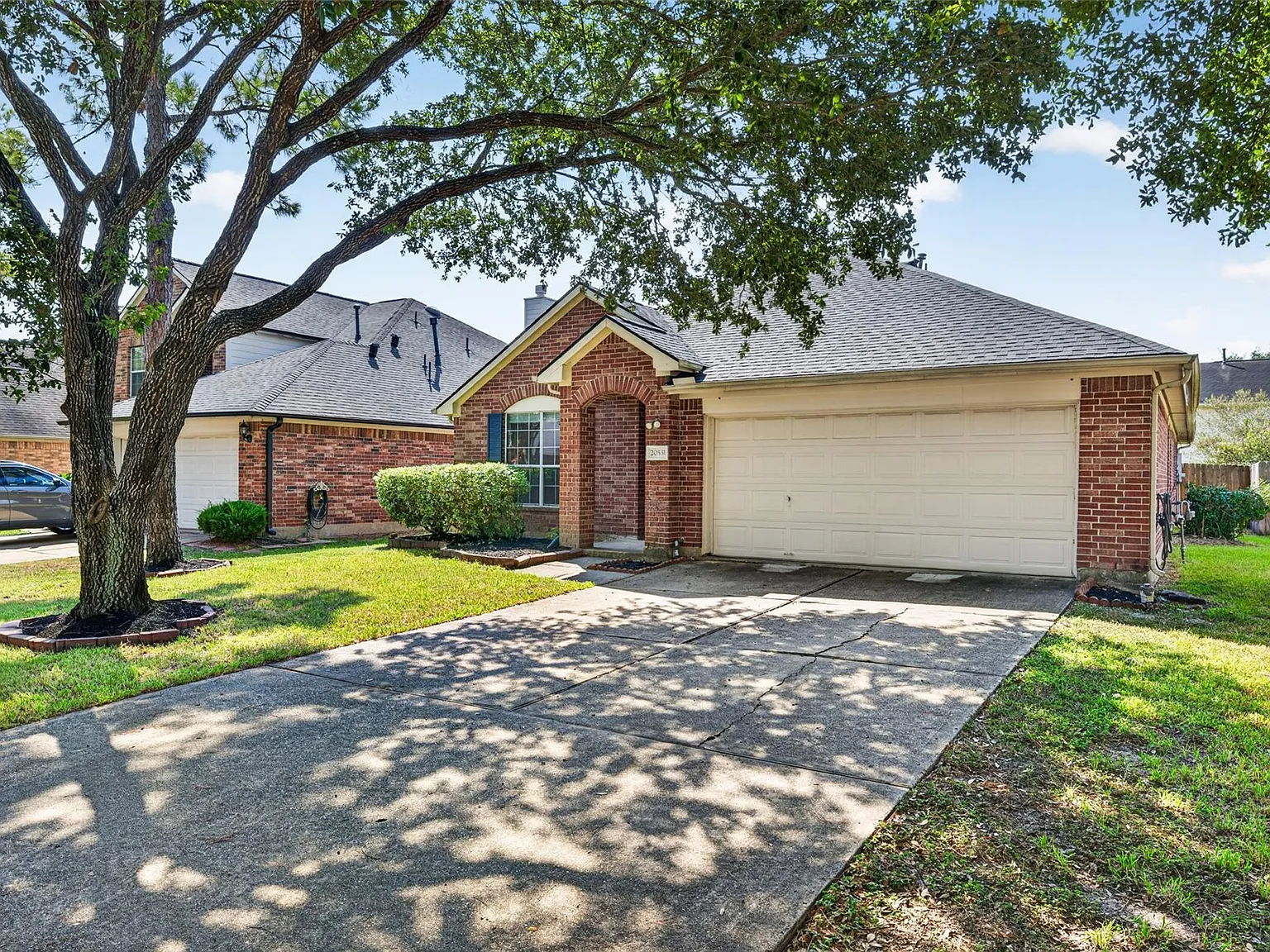 4 bed, 2.0 bath, 1962 sqft, $2,200 — Photo 3