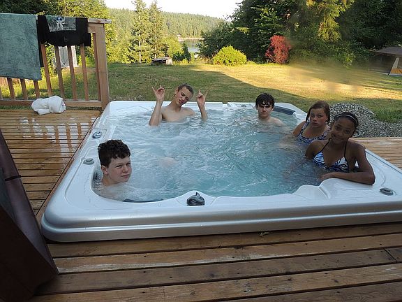 kids in hot tub