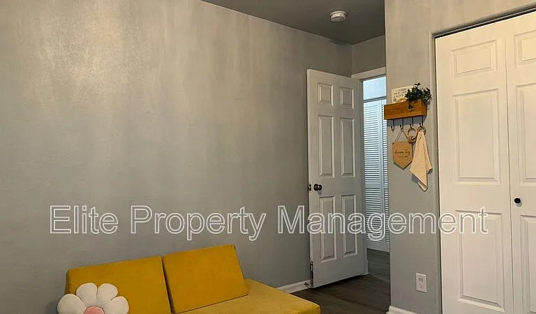 1150 S Los Charros Dr — Photo 15