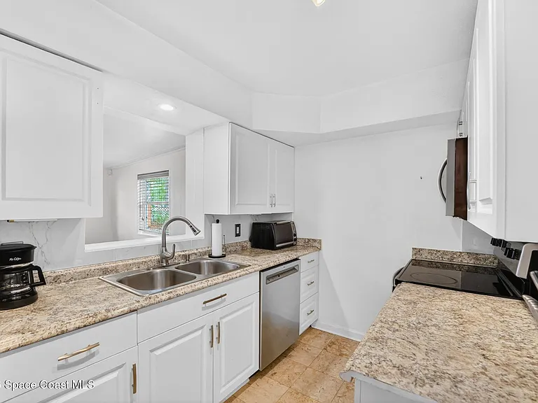 1514 Elm Ter — Photo 10