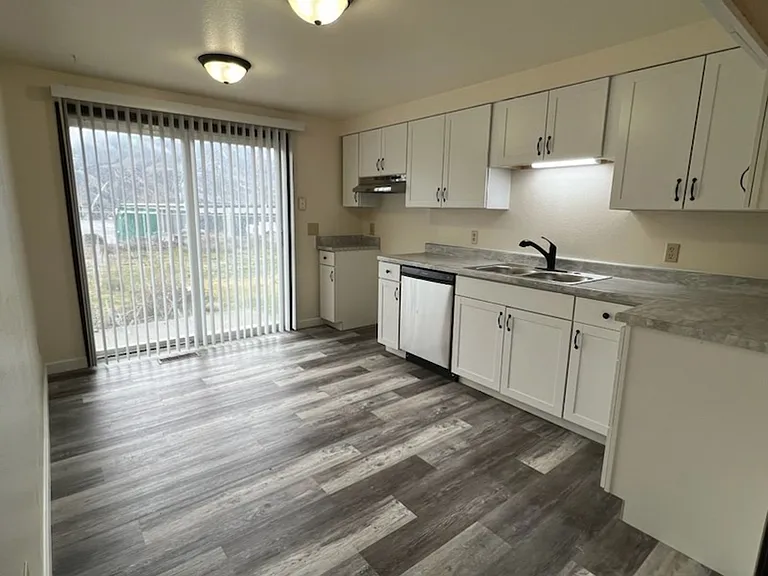 306 2nd St SE — Photo 4