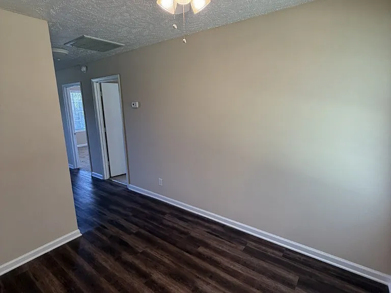 345 Creekwood Ct #B — Photo 9