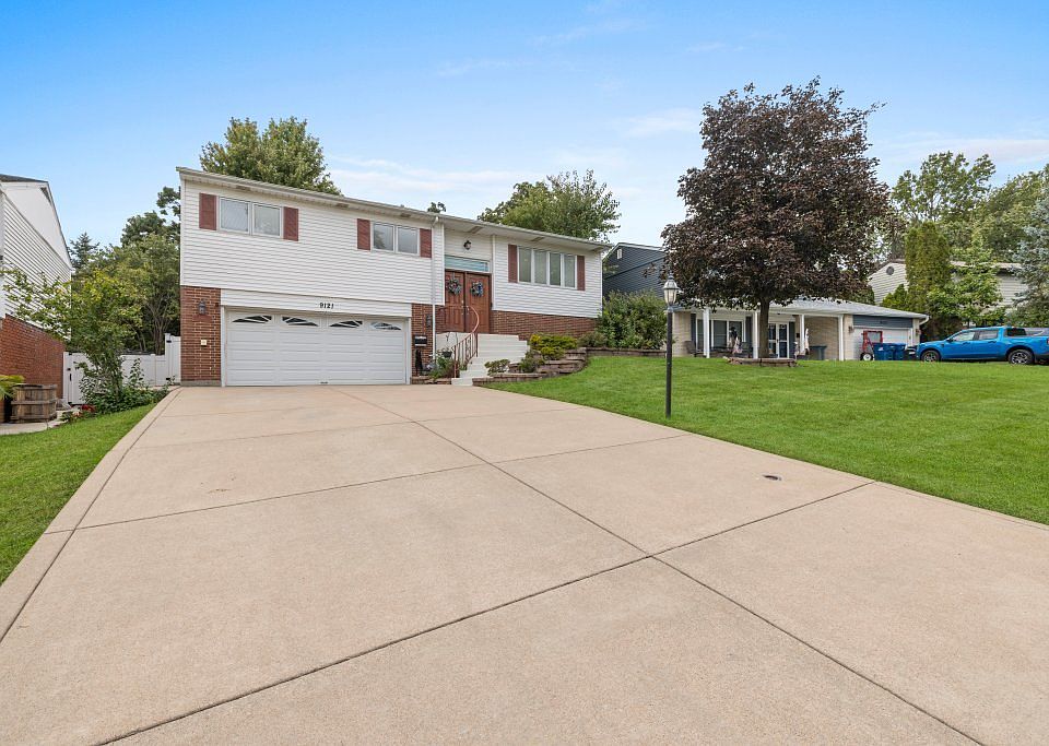 1st image of 9121 Forest Dr