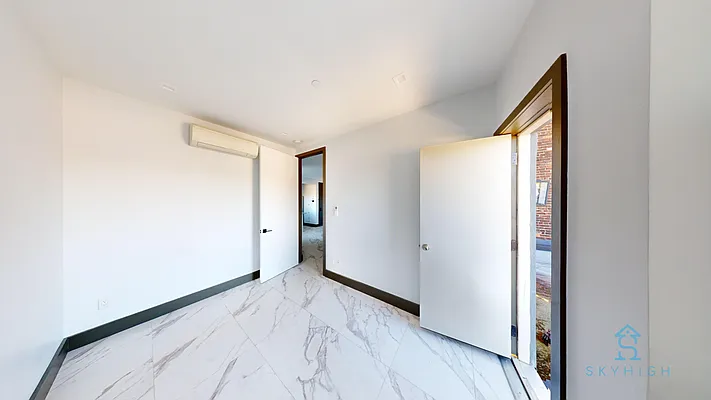 Rented by Skyhigh Realty NYC LLC | media 8