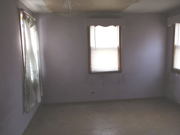4th image of 3520 Calwagner St N