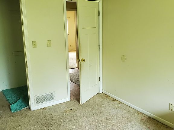 3rd image of 1508 Casey Ct APT B