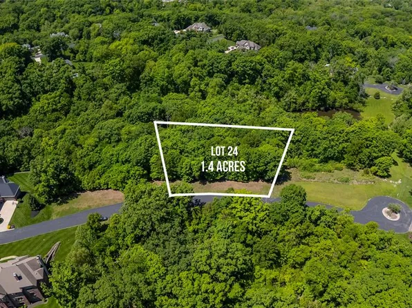 35 Grand Meridien Ct, Chesterfield, MO 63005