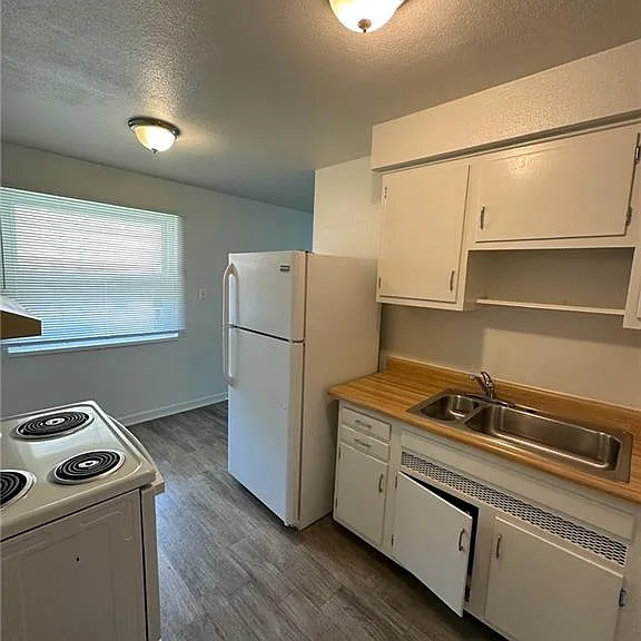 102 E Norman Ave — Photo 7