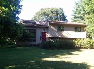 40 W Bay Dr, Narragansett, RI 02882