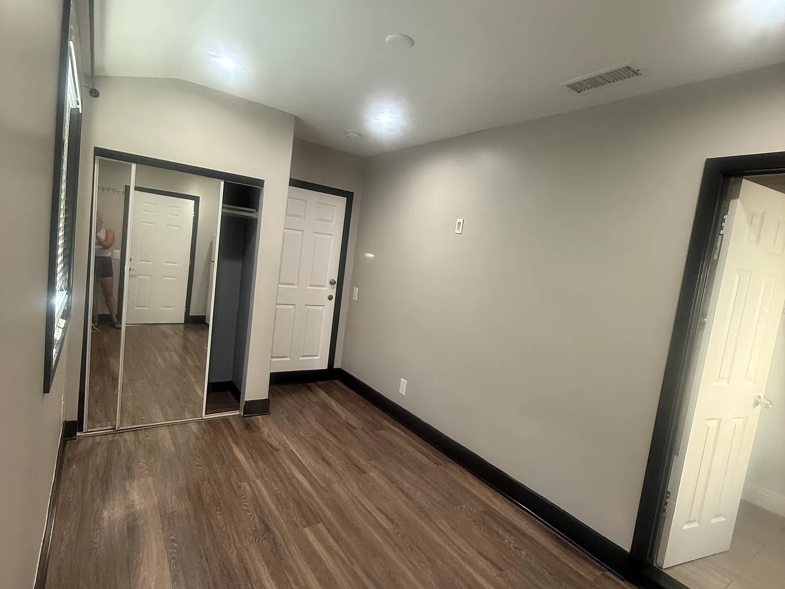 Studio, 1.5 bath, 150 sqft, $1,000 — Photo 2