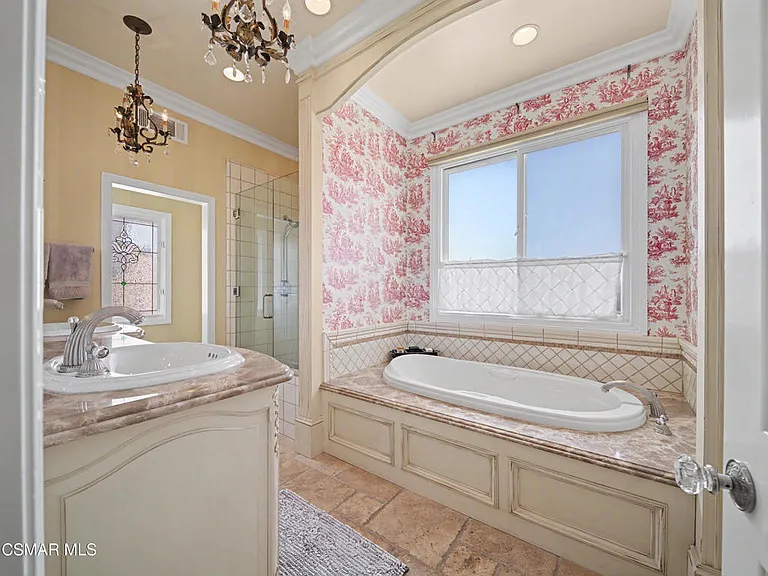 520 Ravensbury St — Photo 27