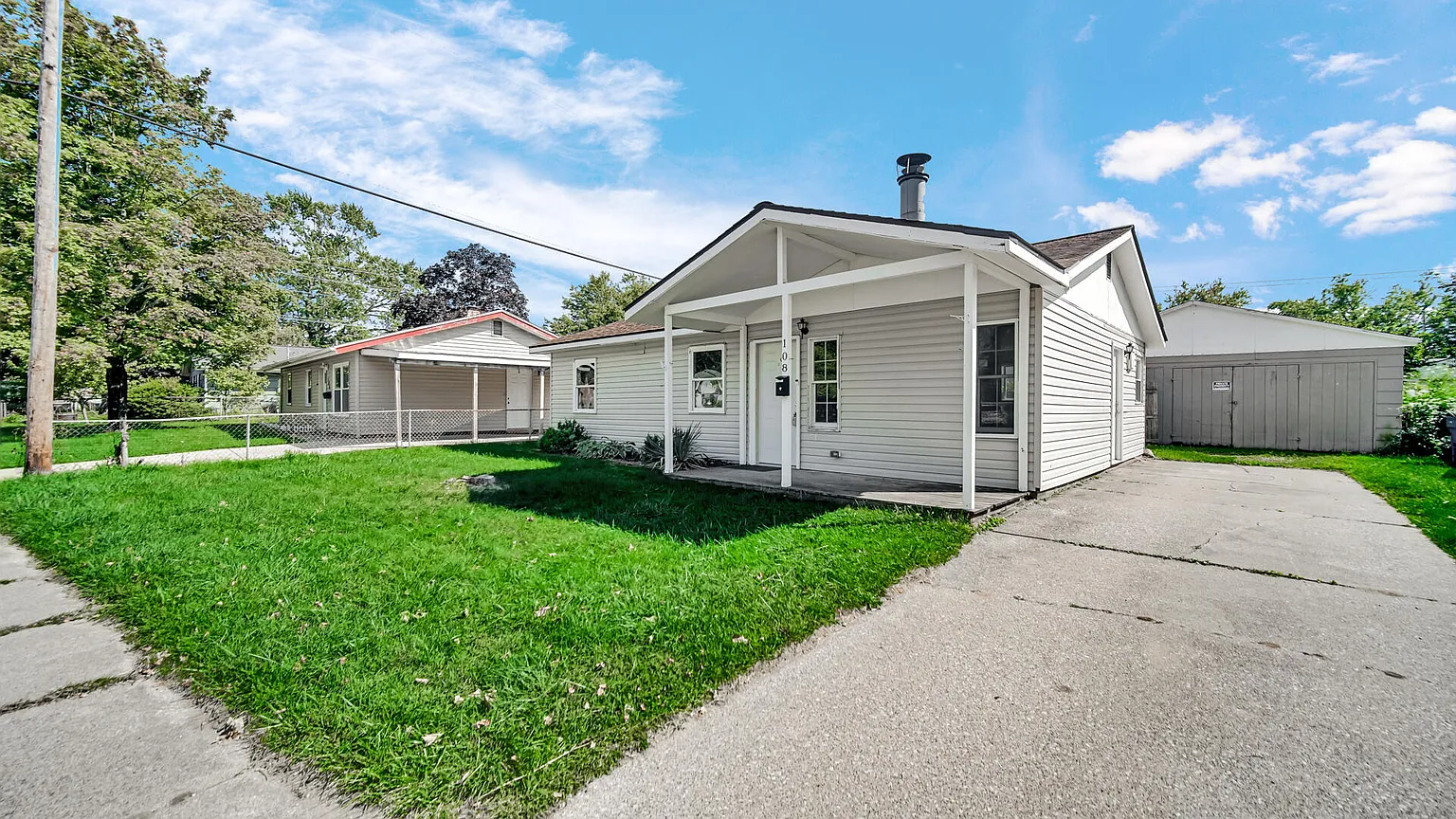 108 Roberta Ave photo 1