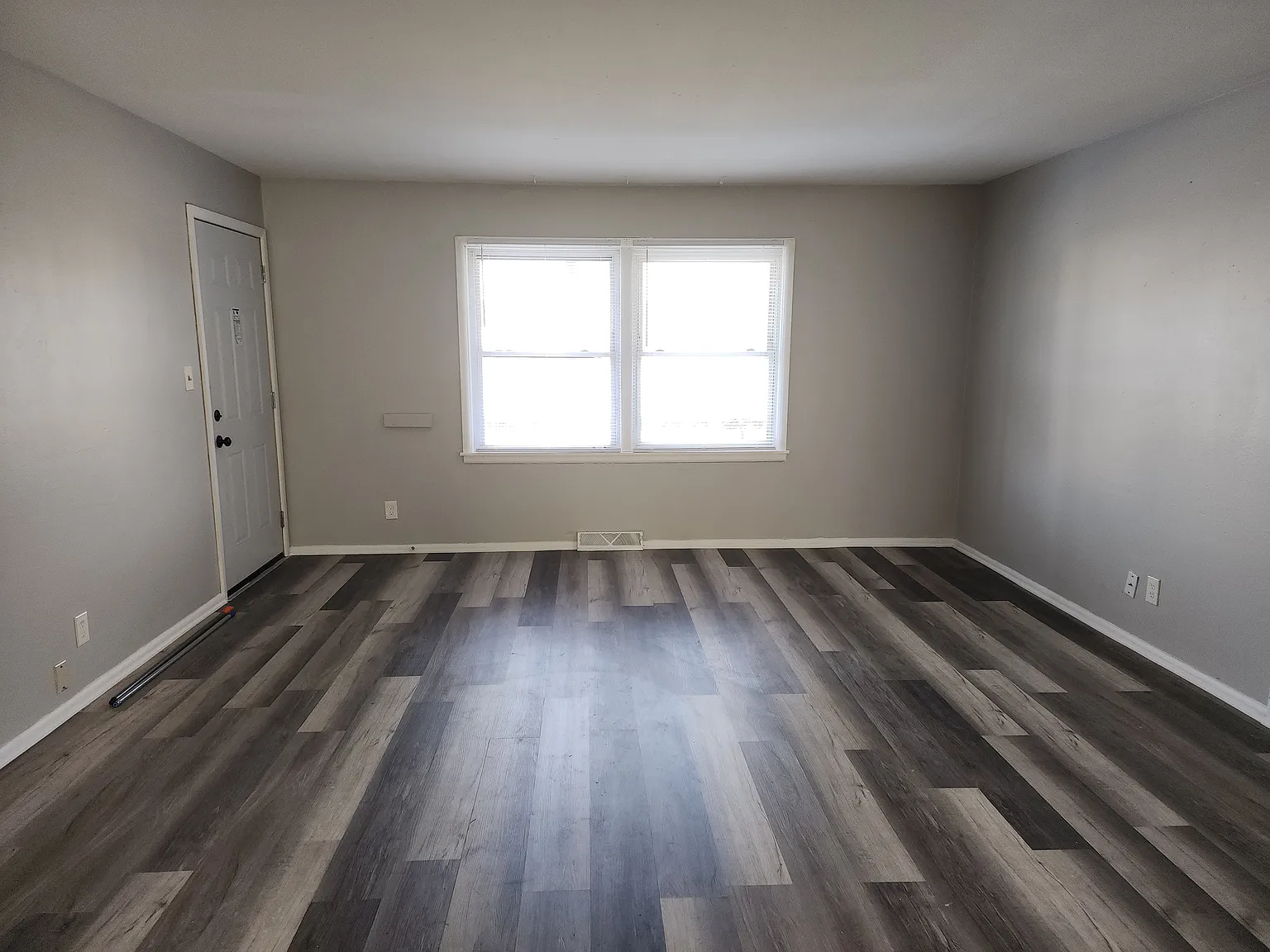 3 bed, 1000 sqft, $1,550 — Photo 1