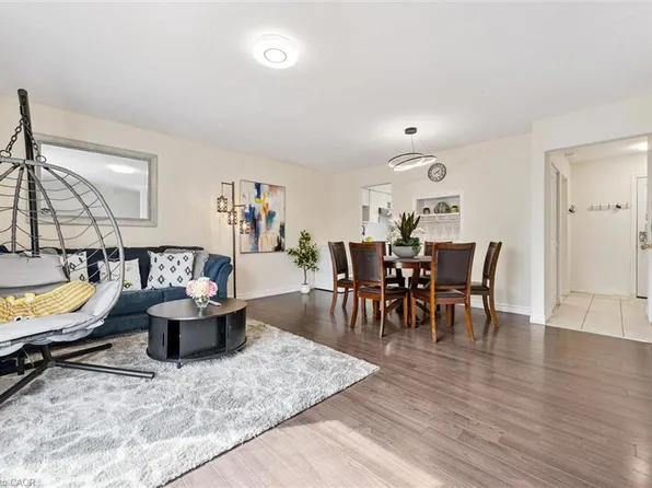 415 Bairstow Cres #5, Waterloo, ON N2K 2H7