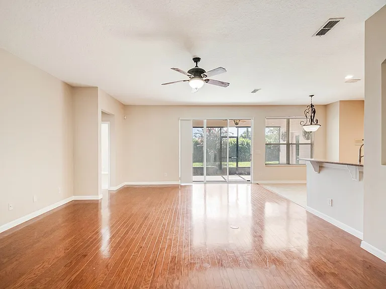 1904 Candlenut Cir — Photo 24