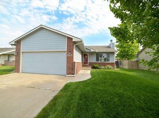 1706 E Springfield St, Goddard, KS 67052