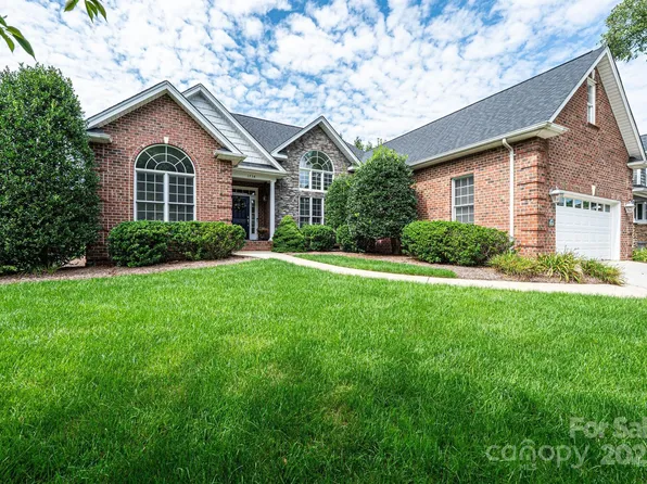 1734 30th Avenue Dr NE, Hickory, NC 28601