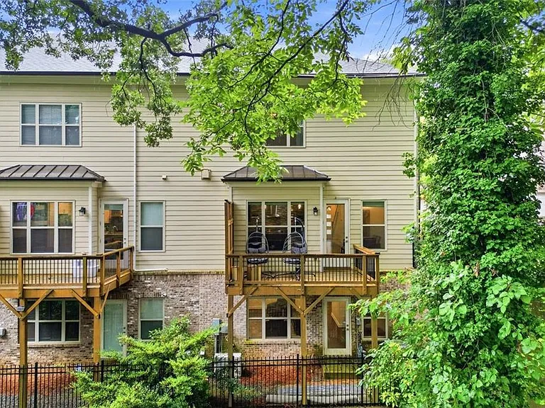 826 Canterbury Overlook NE — Photo 16
